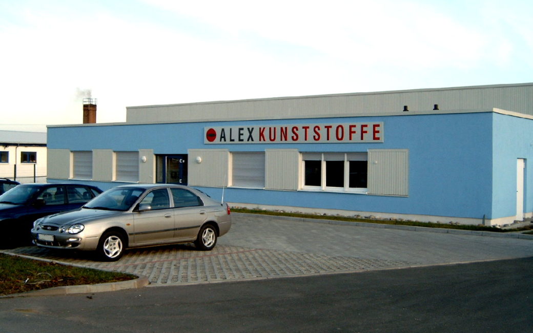 Schild-Fassade-Alex-Kunststoffe-Konstrukta-Werbetechnik