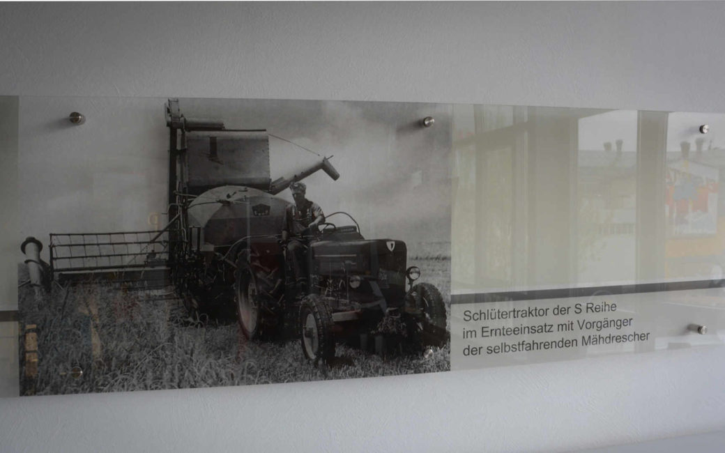 Schild Acrylglas Druck - Schlueterhallen - Konstrukta Werbetechnik